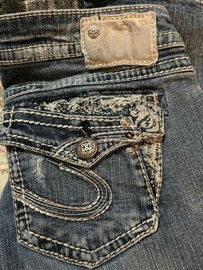 Silver Jeans Women’s Boot Cut Dark Blue Embroidered Pocket Jeans